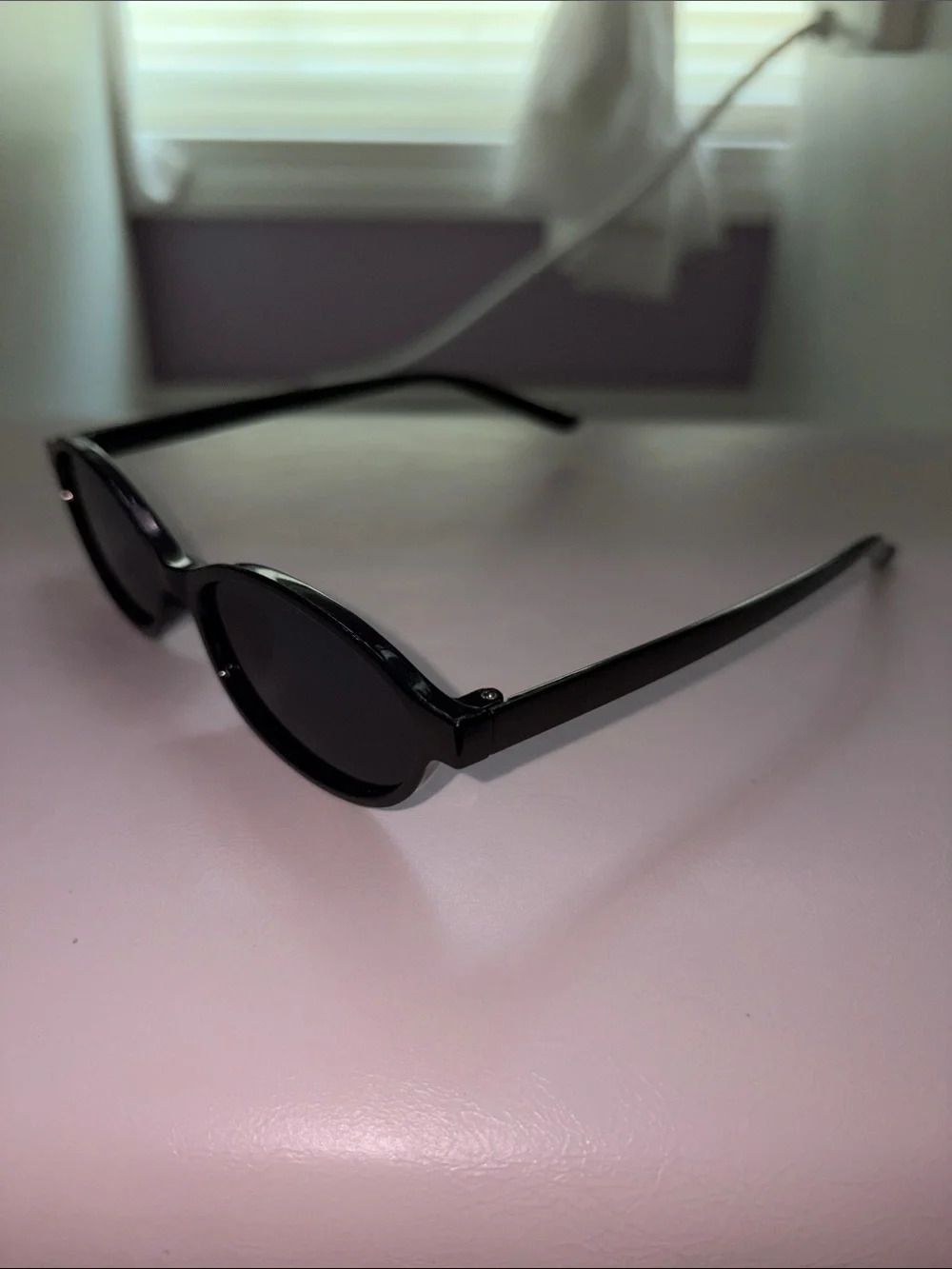 Black Oval Women’s Sunglasses - Classic Chic